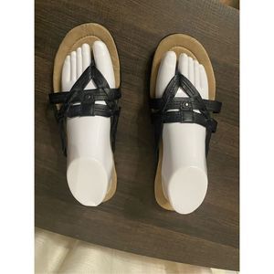 Earth Spirit black strappy flip flop sandals size 10